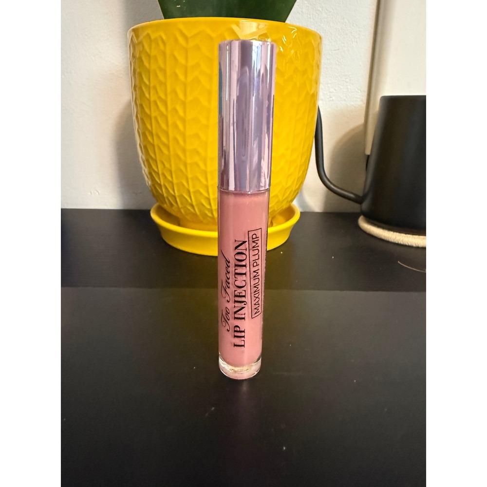 Too Faced Lip Injection Maximum Plump Lip Plumper à la more  new